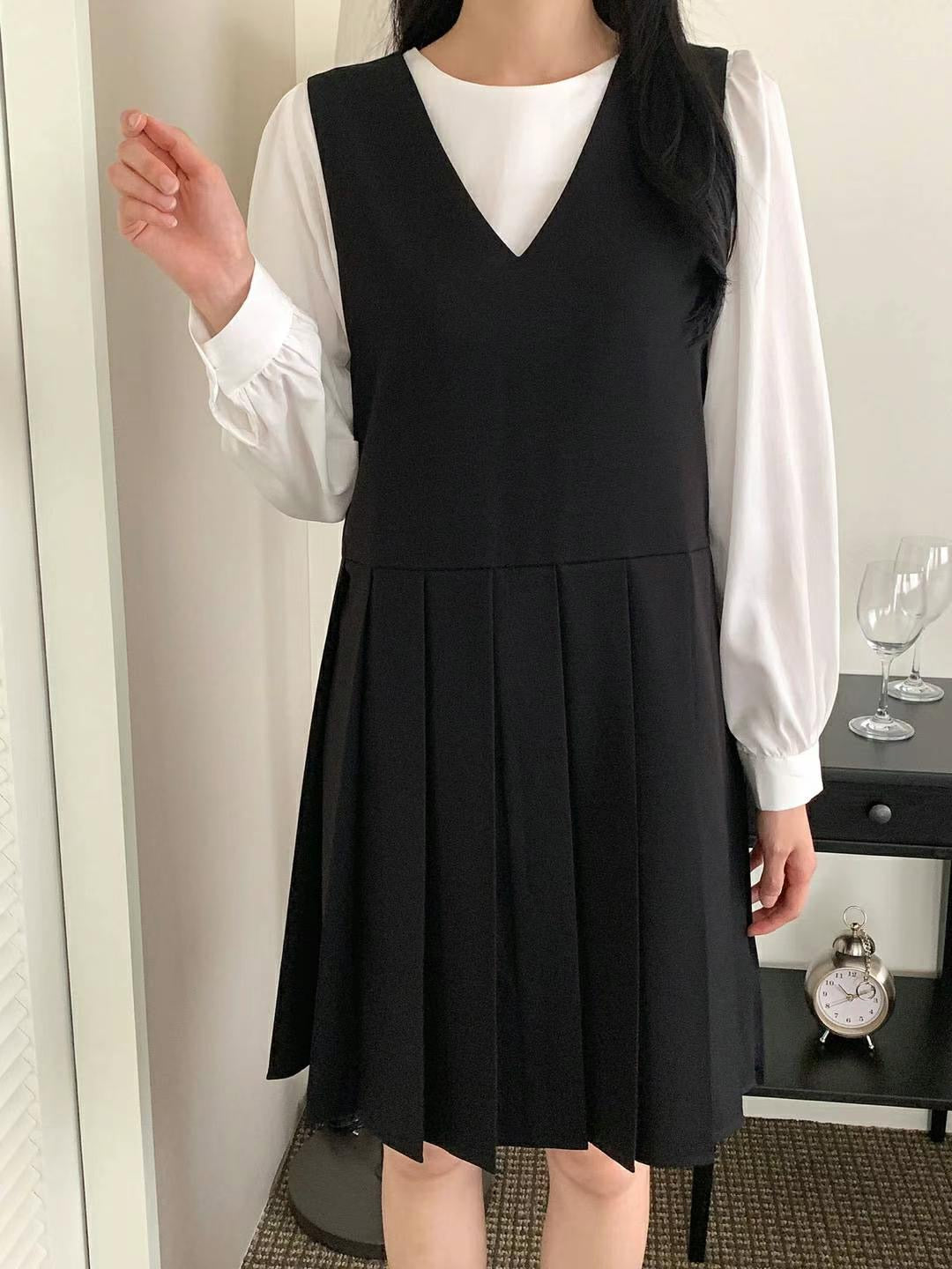 V領百褶連身裙