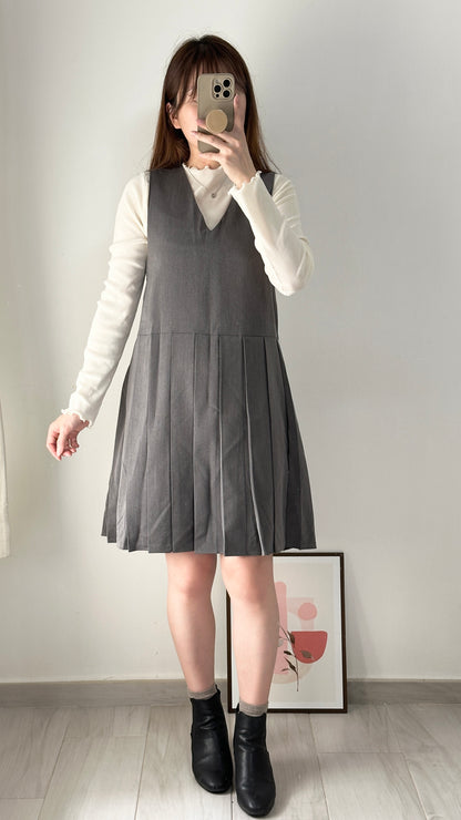 【只售現貨】V領百褶連身裙