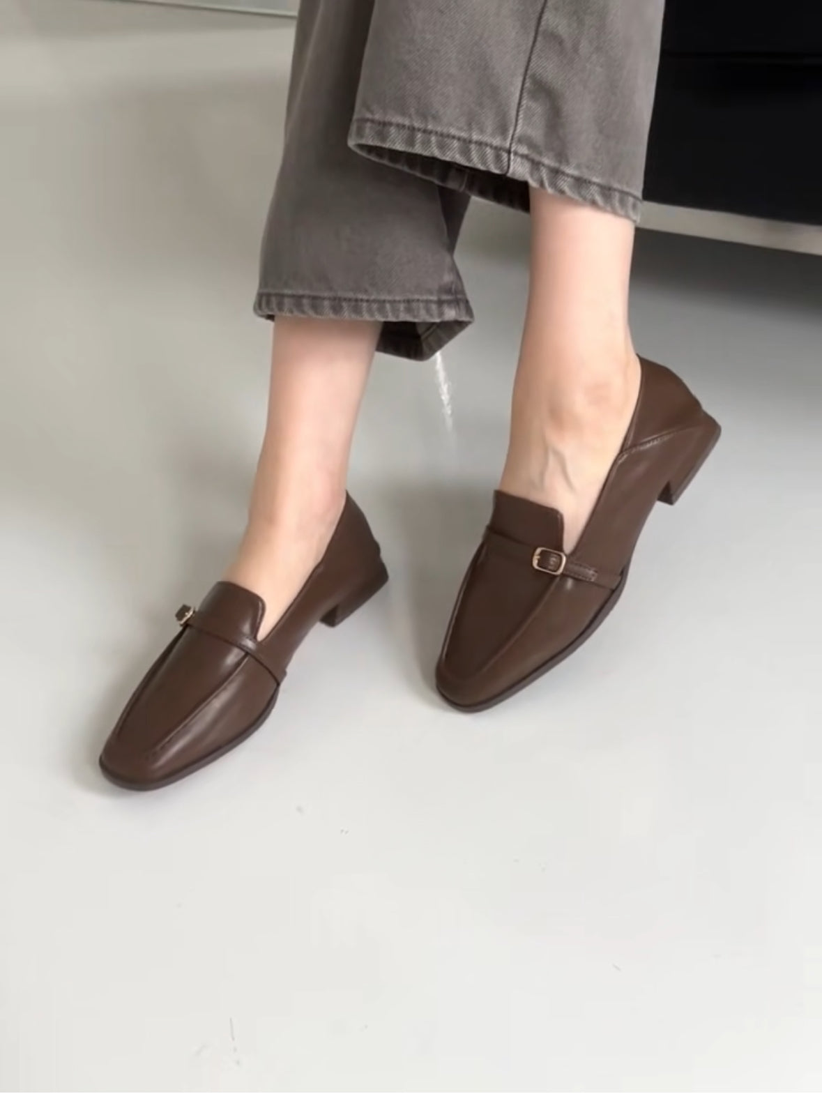 方頭金扣Loafer