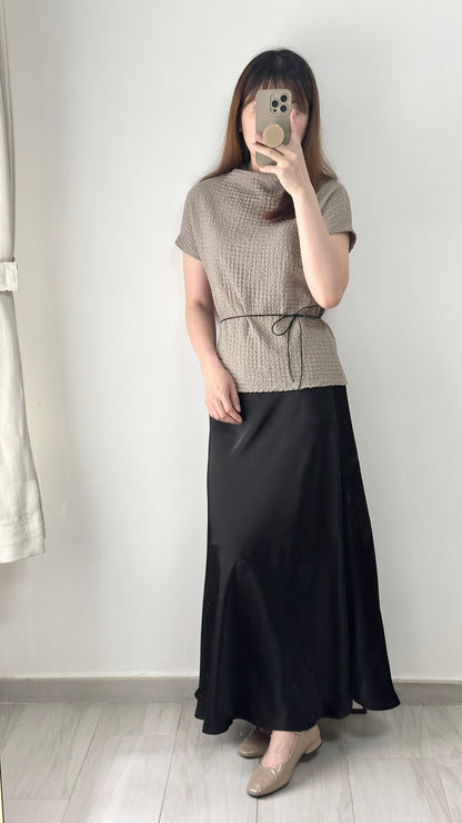 細節滿滿緞面裙