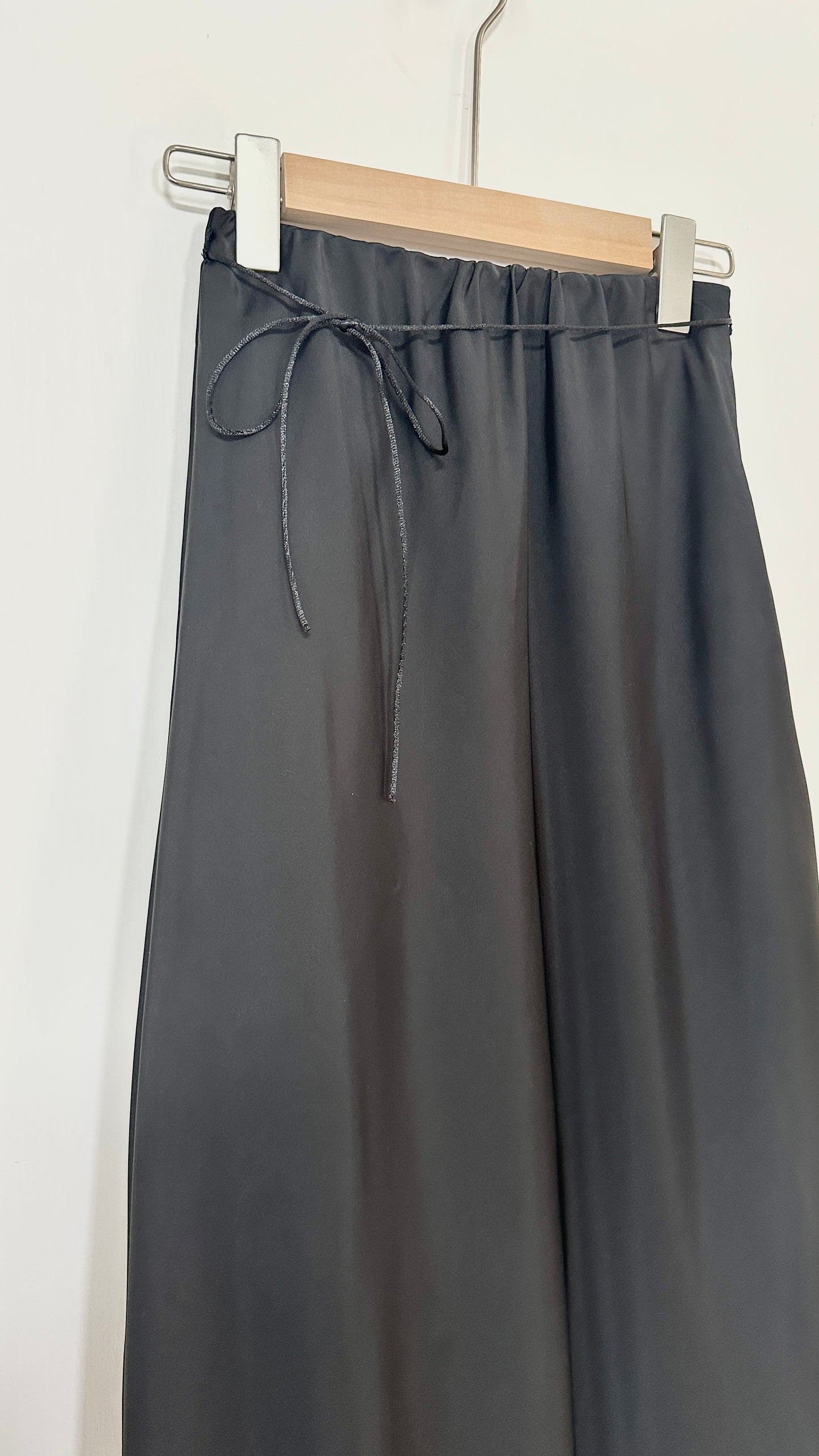 細節滿滿緞面裙