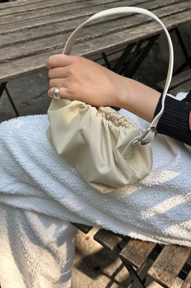 牛皮x尼龍雲朵包