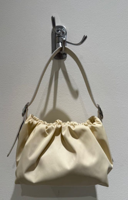 牛皮x尼龍雲朵包