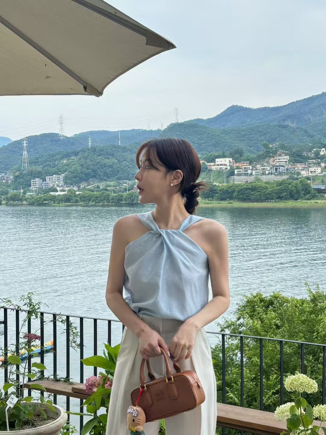 <高級感> 扭結光澤感上衣