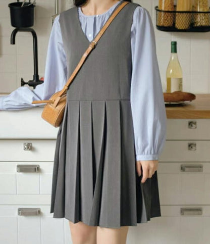 【只售現貨】V領百褶連身裙