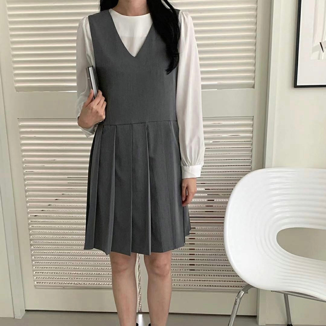 【只售現貨】V領百褶連身裙