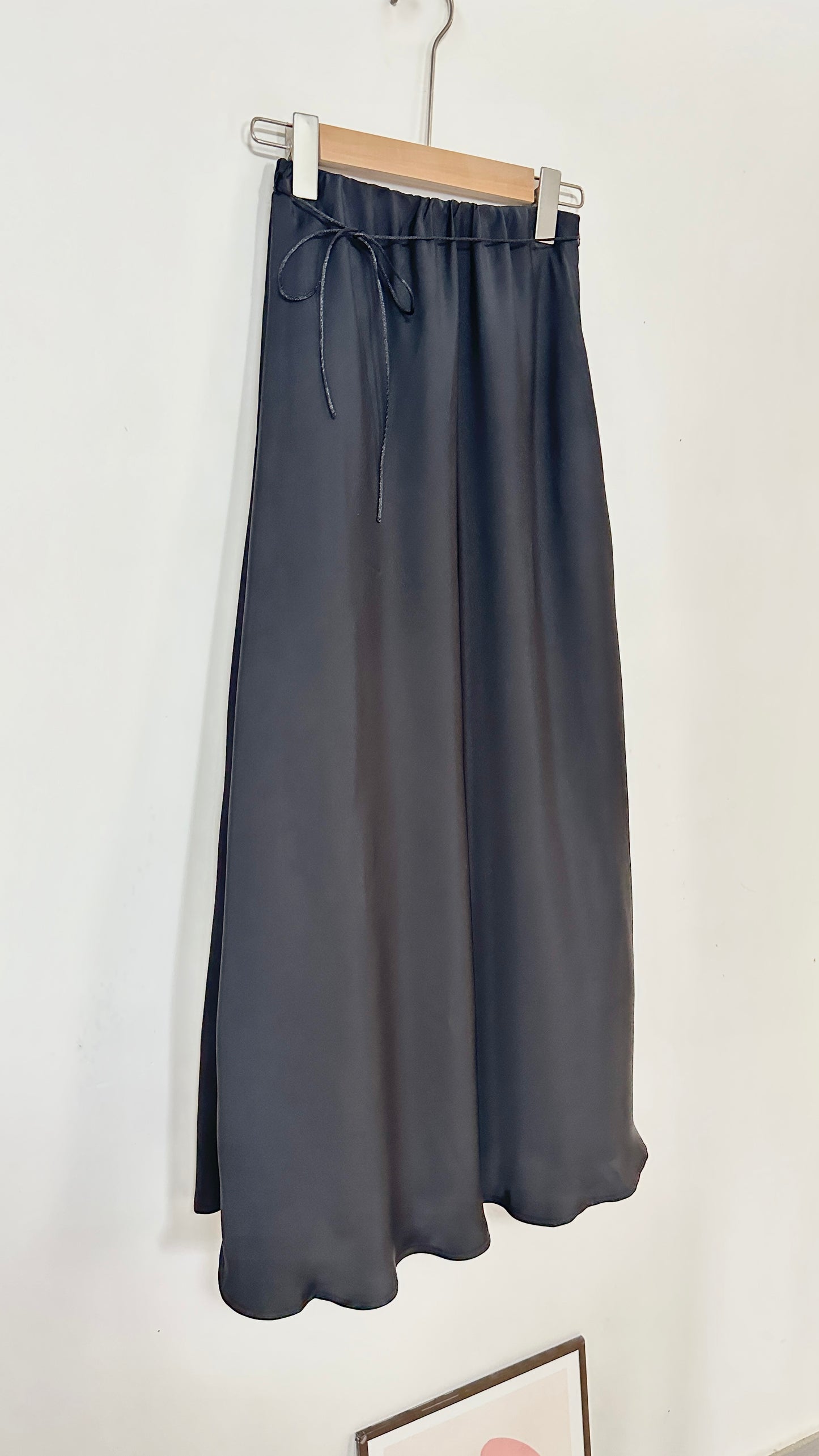 細節滿滿緞面裙