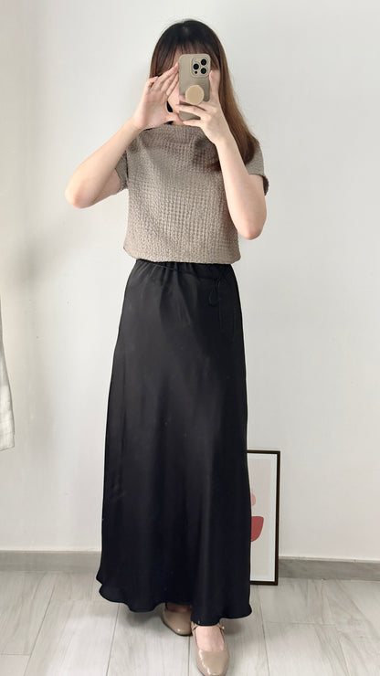 細節滿滿緞面裙