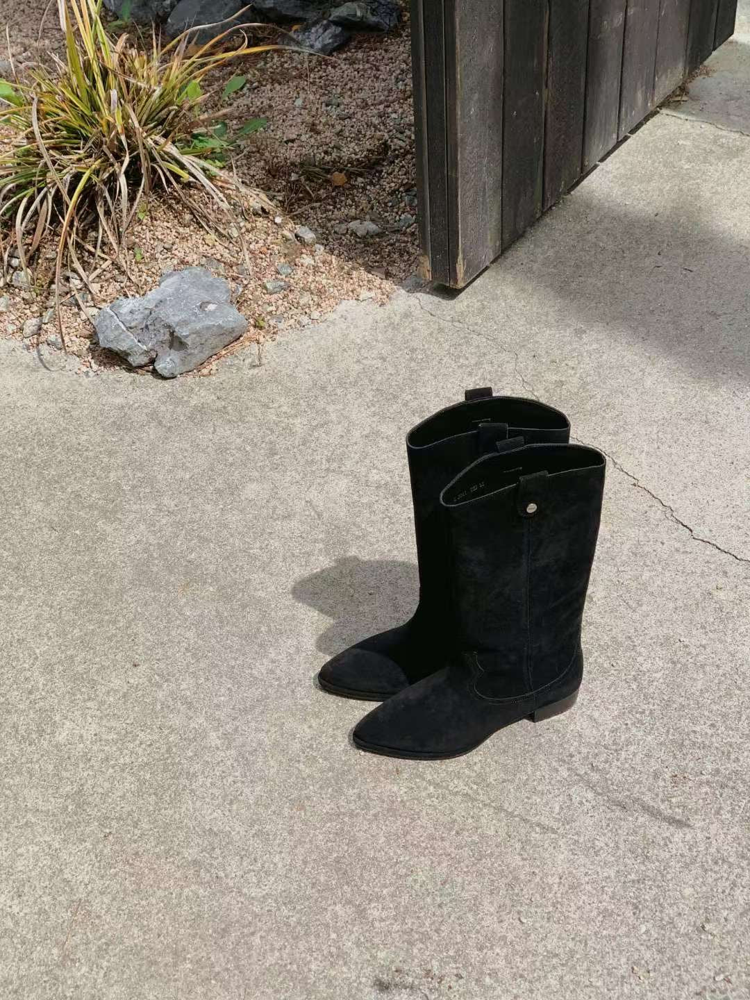 Antique Logo Western Suede Boots