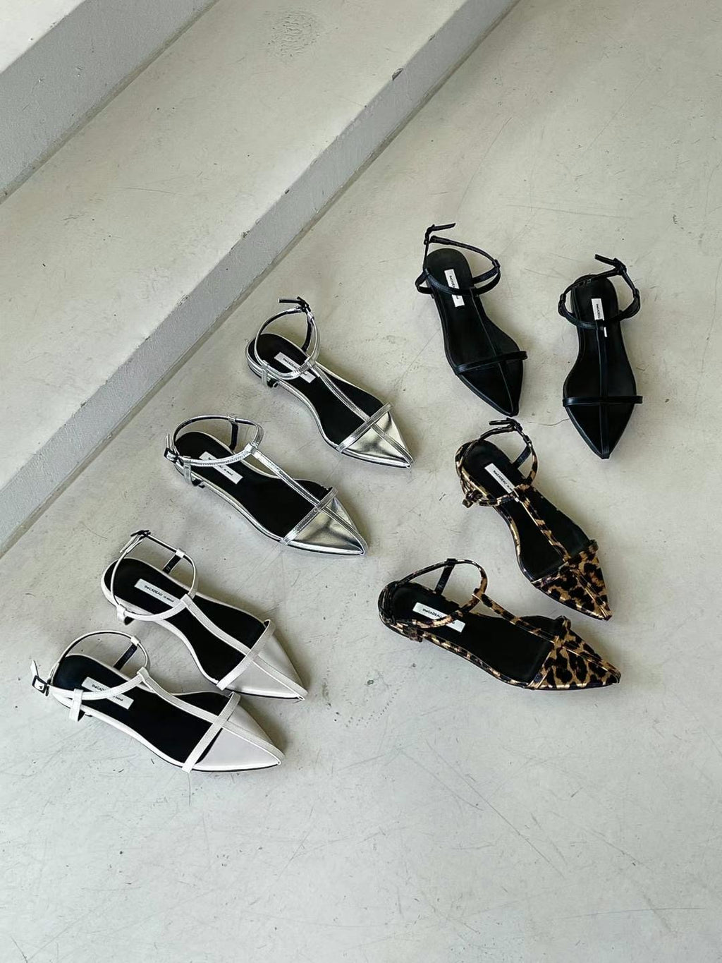 簡約線條尖頭涼鞋