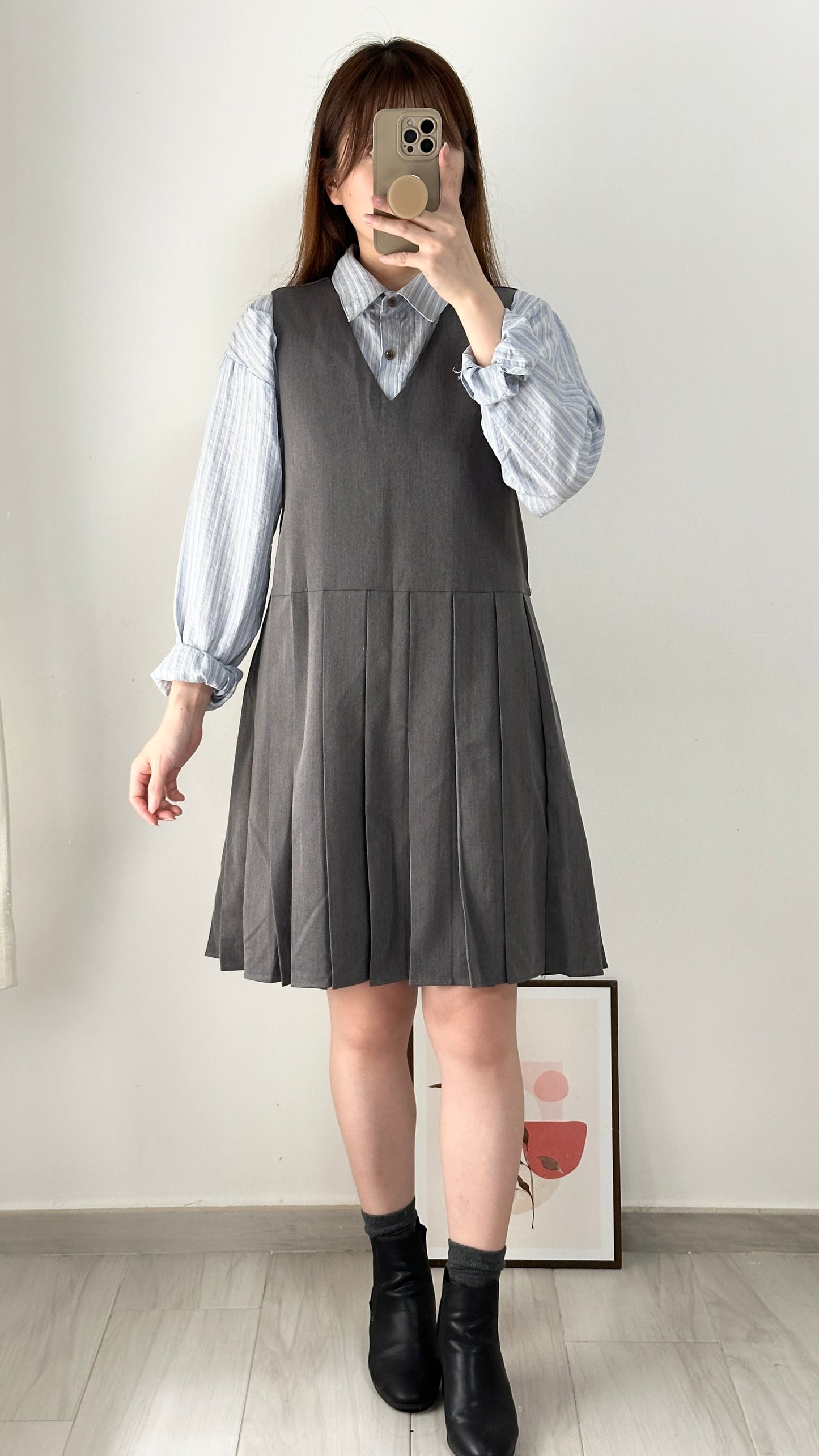 【只售現貨】V領百褶連身裙