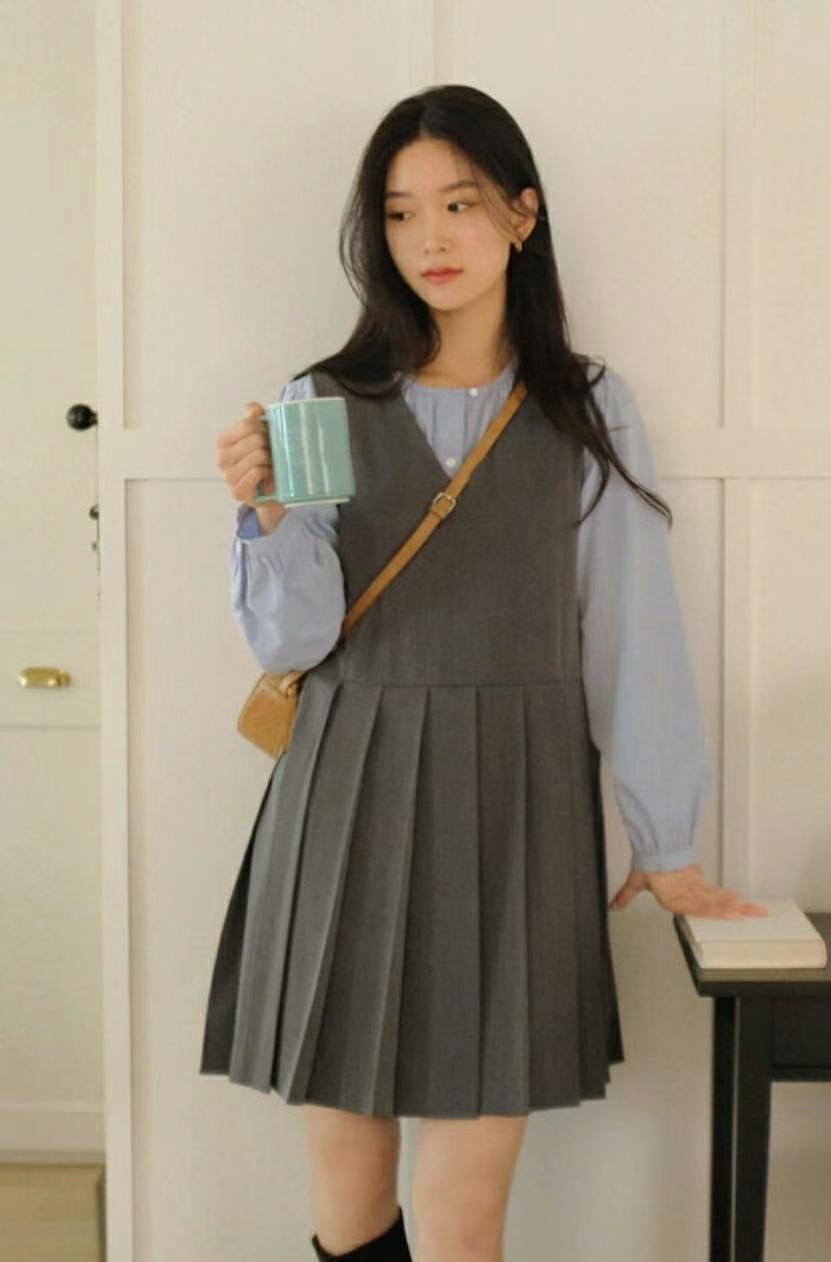 【只售現貨】V領百褶連身裙