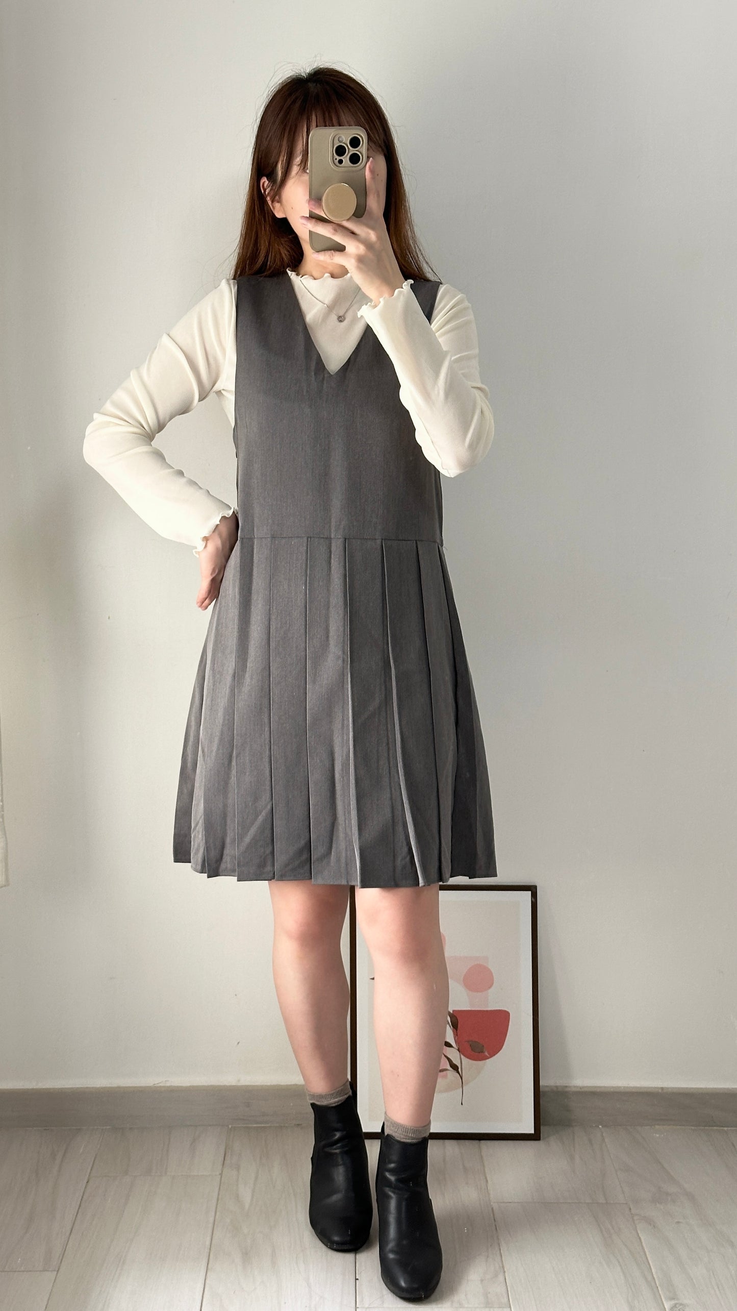 【只售現貨】V領百褶連身裙