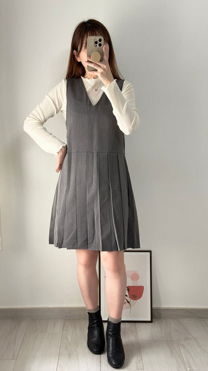 【只售現貨】V領百褶連身裙