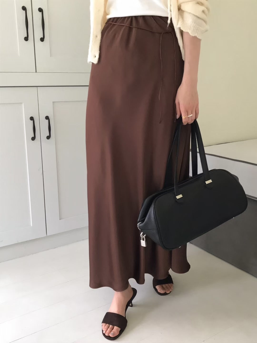 細節滿滿緞面裙