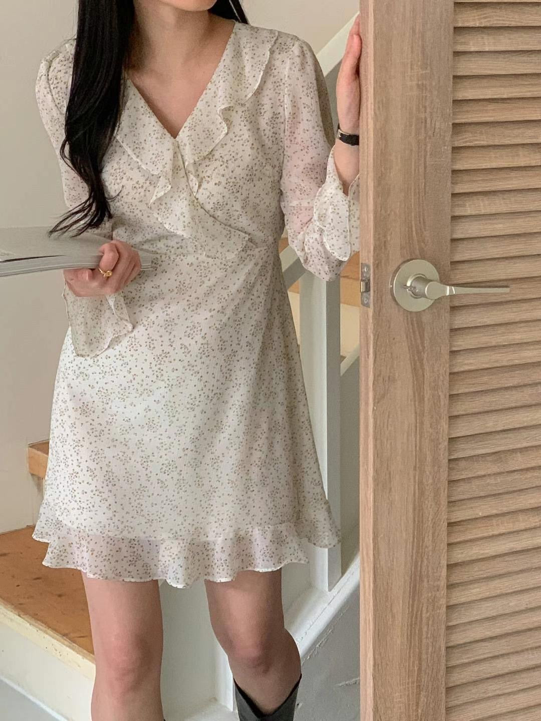 荷葉碎花連身裙